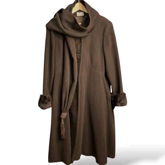 MARISA MINICUCCI Baby Alpaca Full Length Coat Brown w/ Tassle & Faux Fur Detail - Picture 1 of 12